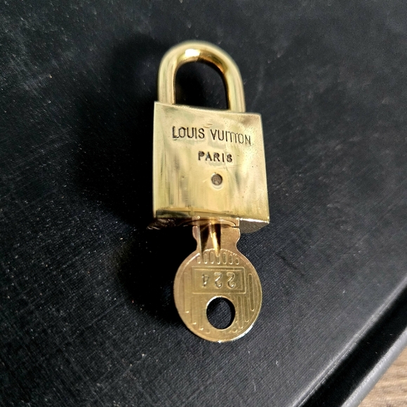 LOUIS VUITTON | Vintage Gold Padlock & Key #224 - Picture 2 of 5
